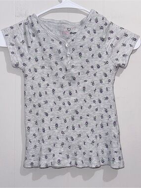 Victory Heart Girls Grey Ribbed Ditsy Floral Henley Tee Size 7 EUC